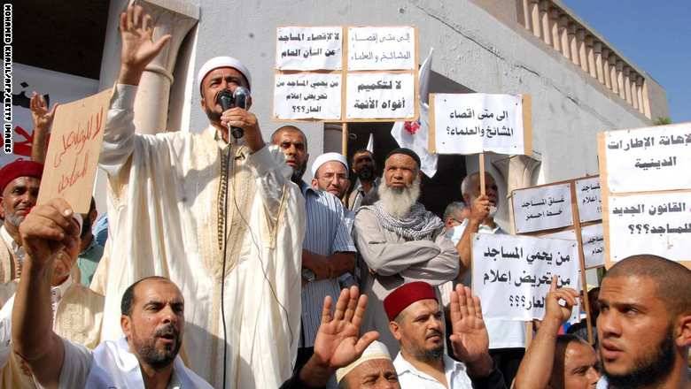 تونس تُلغي صلاة الجمعة بأحد المساجد إثر احتجاجات ضد عزل إمامه السابق