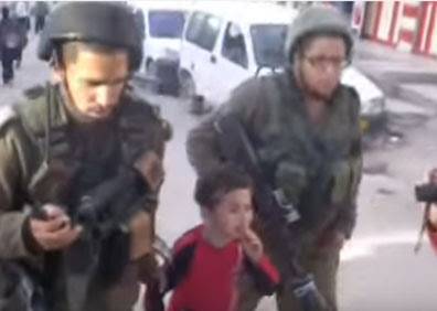 فيديو مؤثر: موجة بكاء طفل فلسطيني لحظة اعتقاله