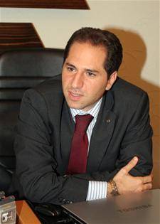 سامي الجميل: من يخالف الدستور يتم مكافأته ...؟