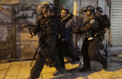 جيش الاحتلال يعتقل ثمانية فلسطينيين في الضفة الغربية