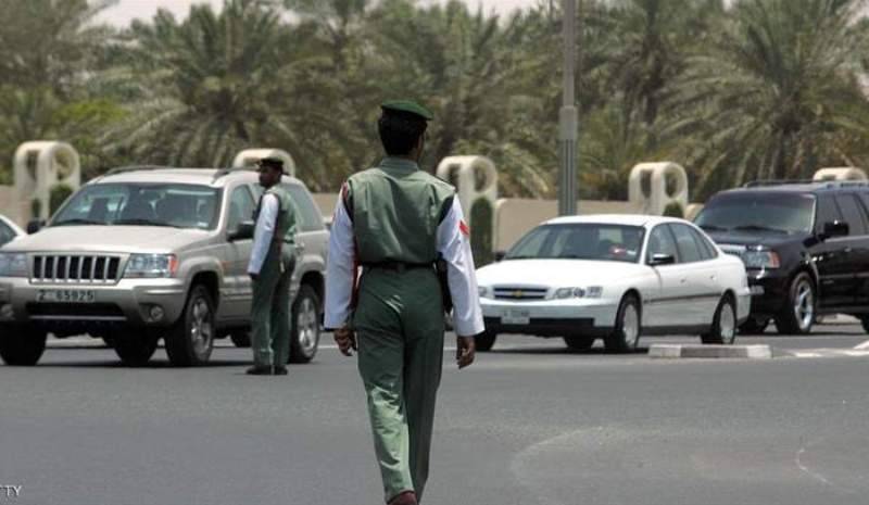أرادت الانتحار فسقطت على رجل!