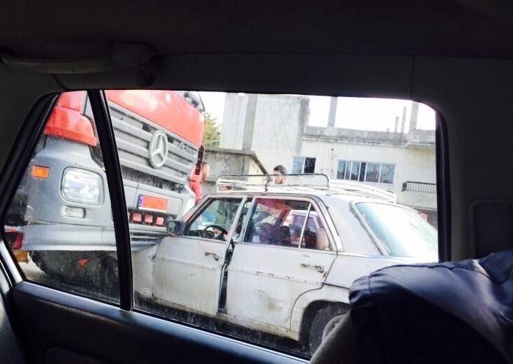 جريح في حادث سير على طريق الكويخات