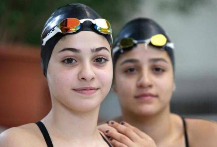 شقيقتان سوريتان تصلان الى برلين سباحة