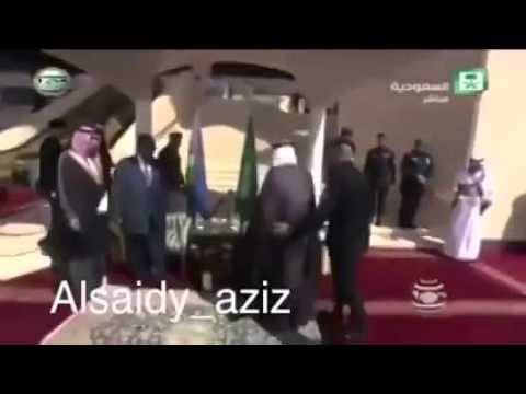 حارس الملك سلمان ينقذه في اللحظة الأخيرة “فيديو”