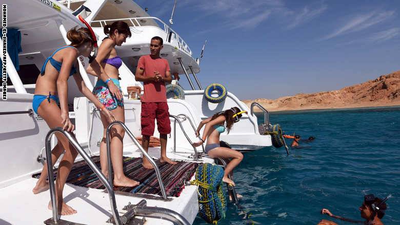 هل تتدخل الحكومة المصرية لانقاذ قطاع السياحة والخروج به من محنة الطائرة الروسية؟