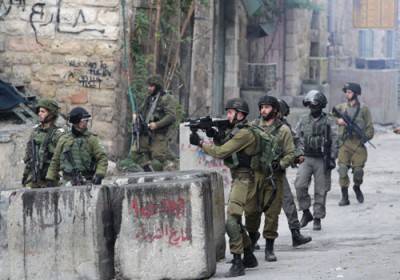 إصابة 11 فلسطينيًا في مواجهات مع جيش الاحتلال قرب القدس