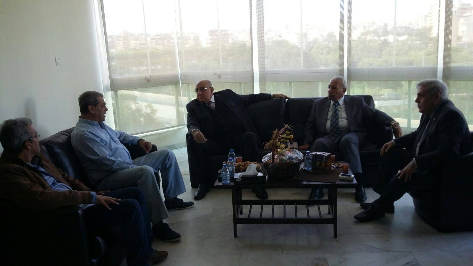 الاوضاع اللبنانية موضوع البحث عند حمدان