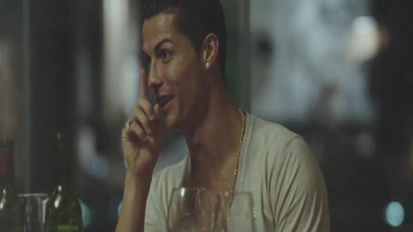 بالفيديو.. "رونالدو الحقيقي" من الأخضر إلى السينما
المفاجأة أتت حين تم تسريب الفيلم بعد ساعات قليلة من عرضه في لندن