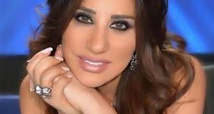 لماذا قالت نجوى كرم "صاروا أكثر من 10 كفوف"...