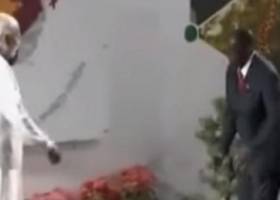 فيديو: رئيس زيمبابوي  يثمل و يثير بلبلة