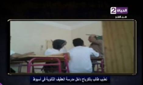 فيديو مؤلم.. مدرس يضرب طفلا بالكرباج!
