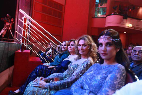 بالصور- النجوم في مهرجان القاهرة السينمائي بين التكريم والسخرية والاحراج!