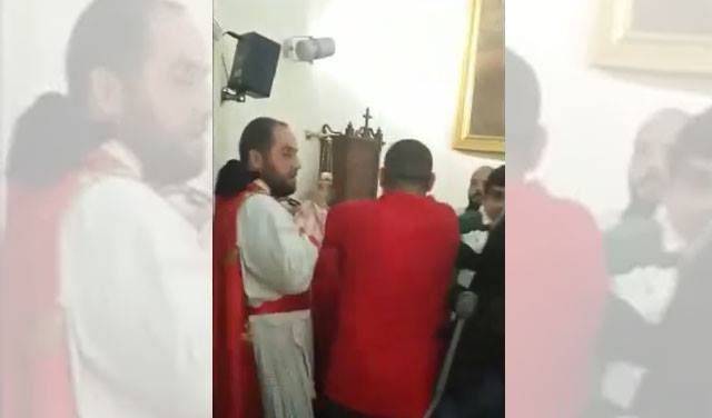 بالفيديو:  تشابك وشجار على مذبح كنيسة "مار لابى" في جزين