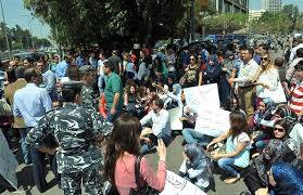 اعتصام عند مدخل الجامعة اللبنانية الحدث لعمال الصيانة في الجامعة ما يسبب بازدحام مروري خانق في المحلة