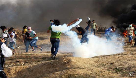 الجيش الصهيوني يطلق الرصاص الحي على الفلسطينيين ويوقع المزيد من الإصابات