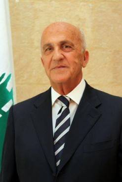 مقبل: نعمل بالتنسيق مع القوى الموجودة على الأرض لضبط الأمن