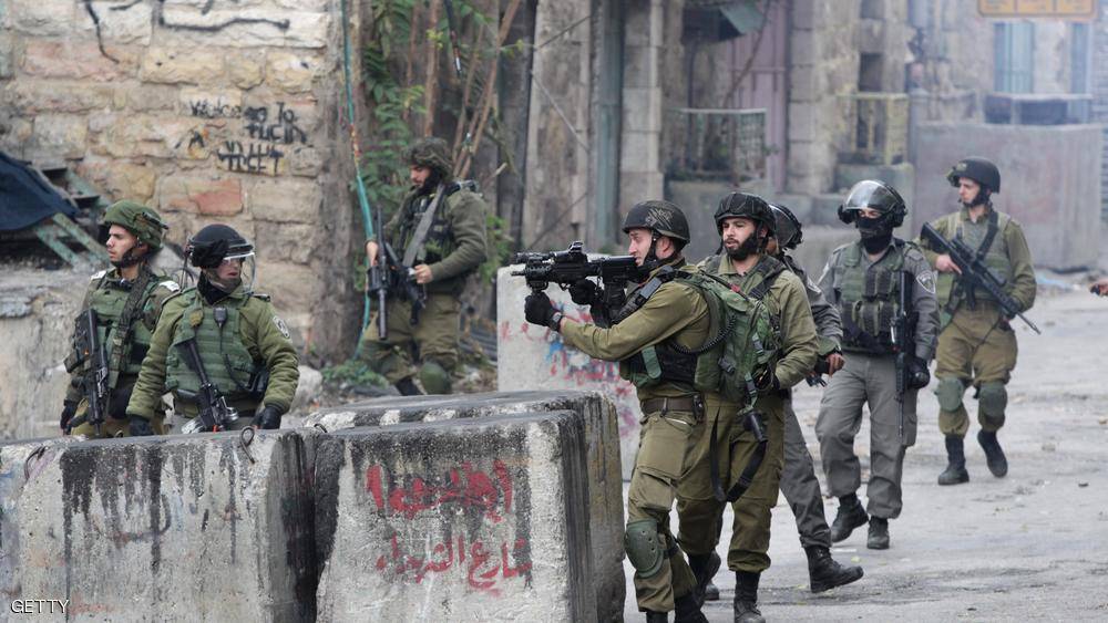 استشهاد فلسطيني.. ومستوطن يحاول دهس مواطنين بالخليل