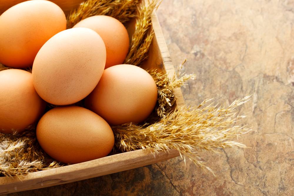 لهذه الاسباب حذار من غسل البيض قبل طهيه