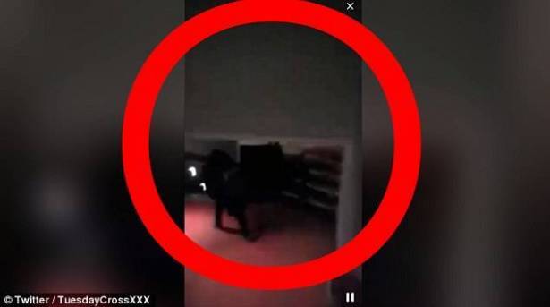 بالفيديو ارهابي يقتحم المسرح في فرنسا قبل ارتكاب المجزرة