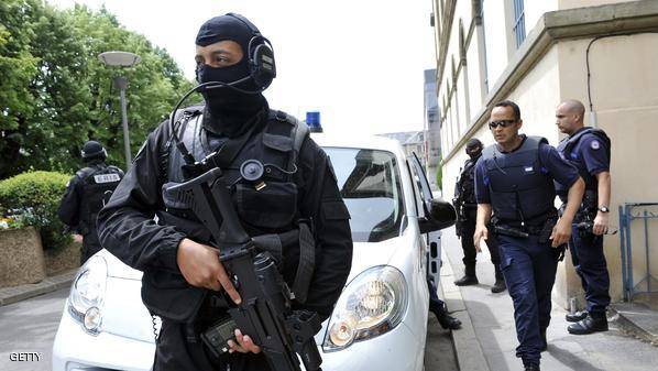 الشرطة الفرنسية تبحث عن سيارة بها 3 أشخاص يشتبه أن يكونوا مسلحين (سكاي نيوز)