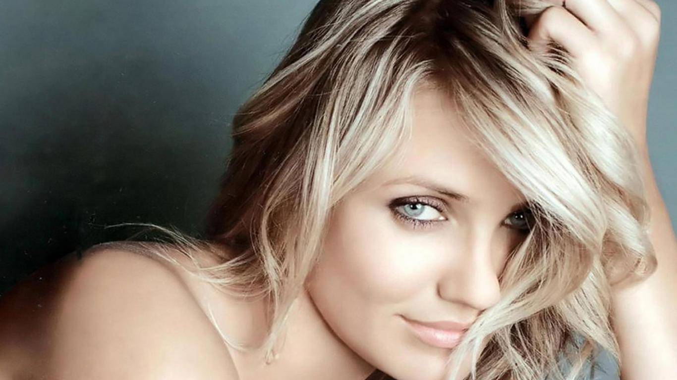 صور مثيرة و جريئة لكاميرون دياز في حوض السباحة