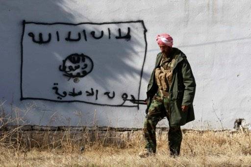 اكراد العراق يعملون على تنظيف سنجار من العبوات بعد تحريرها