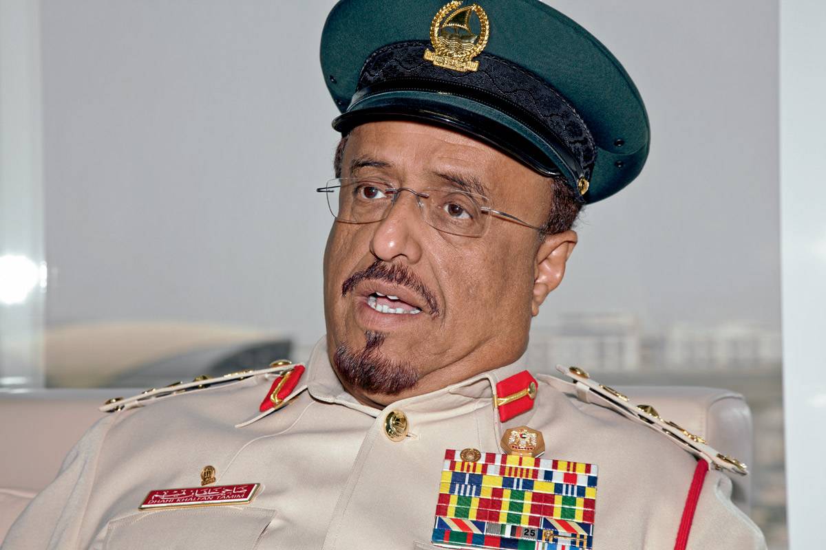 “خلفان” يشن هجوماً عنيفاً على “الجزيرة”: “مشروعها صهوينيّ وموظفوها يتعاطون الخمور” !!