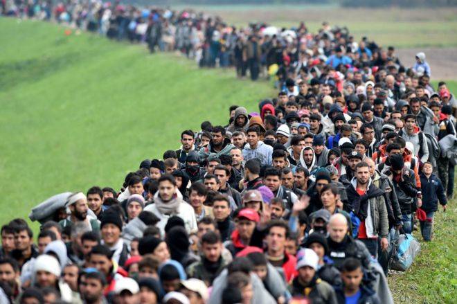 دعوات لغلق الحدود الأوروبية ووقف الهجرة بعد هجمات باريس