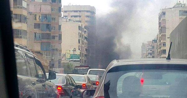 إحراق أحد المواطنين سيارته العمومية إعتراضا على حجزها