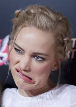 صور صادمة لجينيفر لورانس في باريس!