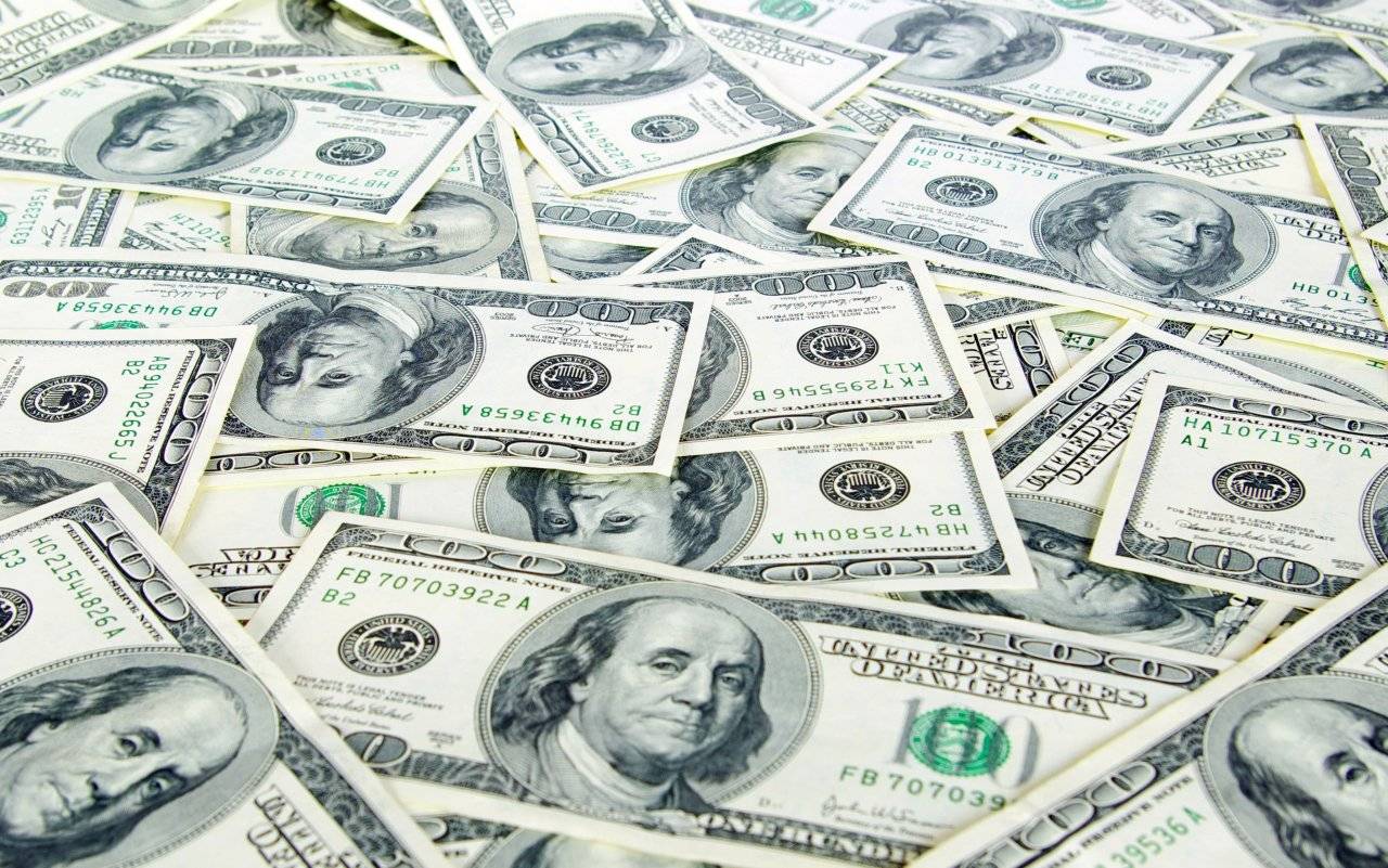 ارتفاع الدولار قبيل إعلان بيانات اقتصادية أميركية