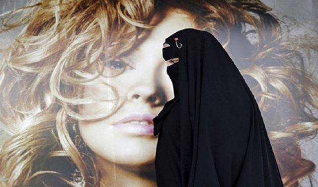 فرنسا تعتنق الاسلام وفق 