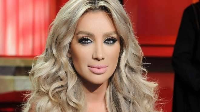 مايا دياب تكشف عن صور عيد ميلادها