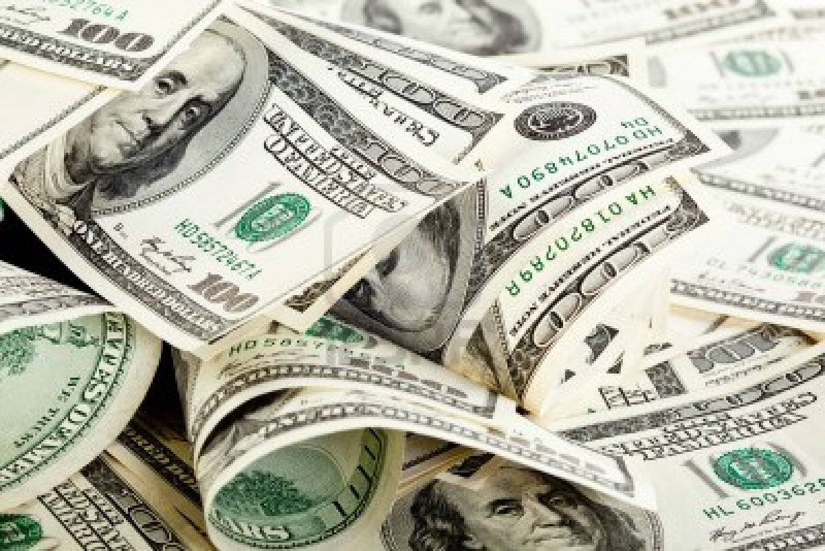 الدولار عند ادنى مستوى في 7 أشهر