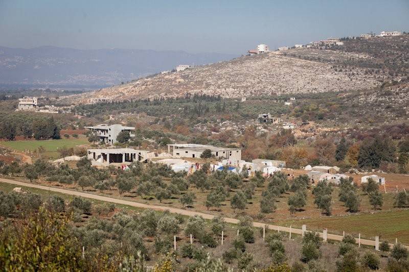 الجيش يداهم مخيمات في وادي خالد ويوقف عدداً من الأشخاص