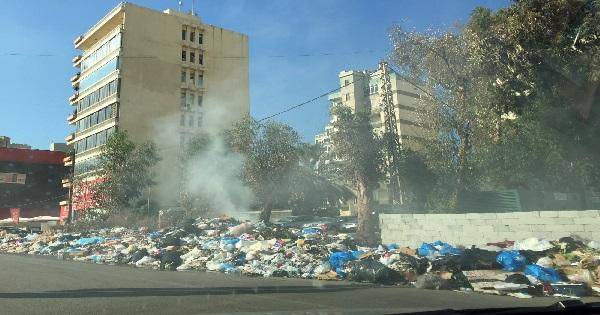 إحراق النفايات في ميرنا الشالوحي