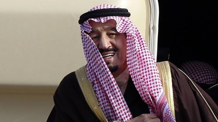 الملك سلمان يأمر بفتح تحقيق عقب الفيضانات التي اجتاحت مدينة جدة