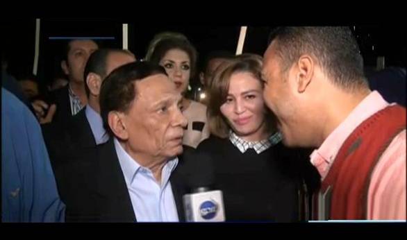 بالفيديو.. عادل إمام يقود مسيرة لإحياء السياحة في شرم الشيخ