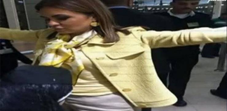 بالفيديو-  تفتيش مشدد لـ 4 وزراء مصريين في مطار شرم الشيخ .. والسبب؟