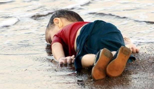 صورة الطفل إيلان... تلغي زفافاً