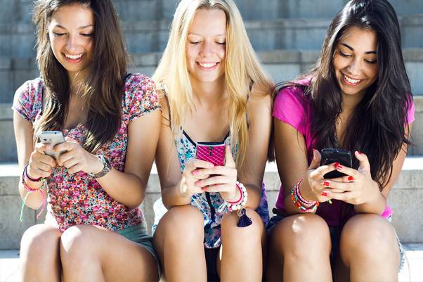 8 عوارض.. إذا أصابتك تجنب الهواتف الذكية!