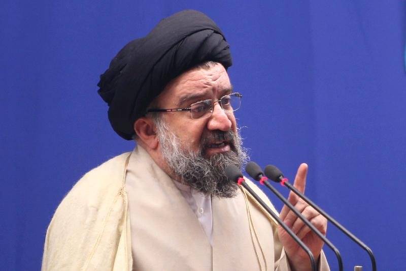خطيب الجمعة بطهران عن هجمات باريس: “حصاد ما زرعتم بأياديكم”