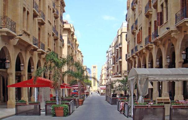 فِيَلة أم ببغاءات ؟ هنا المشكلة...