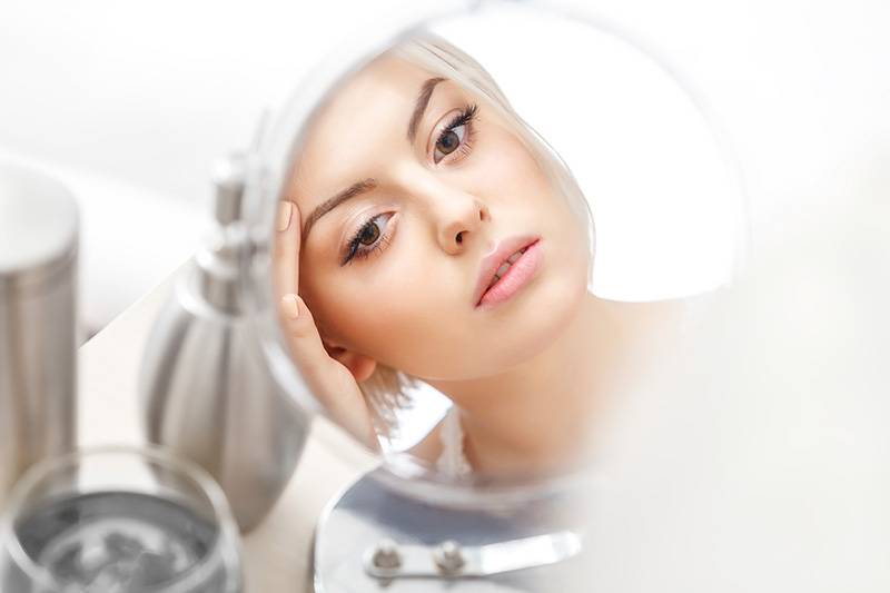 حذار.. 6 أدوات تجميل لا تعيريها لأحد أبداً أبداً
