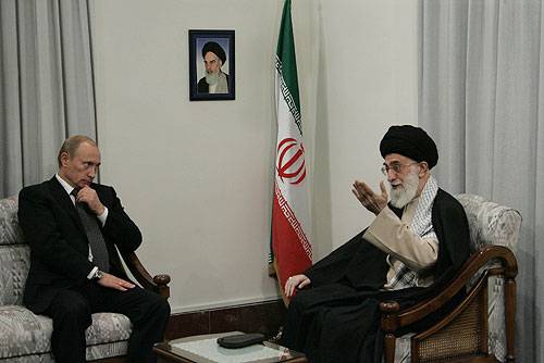 الكرملين: بوتين سيلتقي الاثنين المقبل آية الله علي خامنئي في طهران