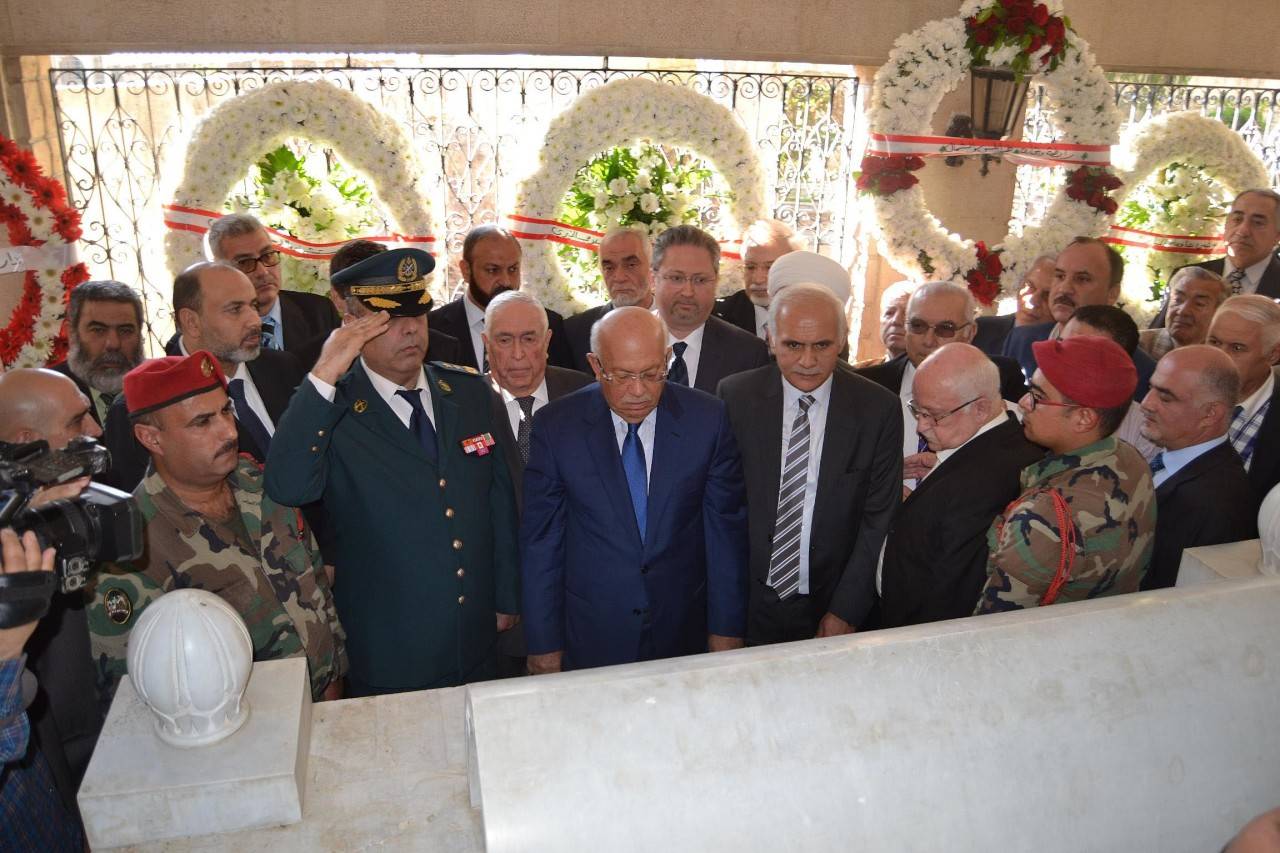 درباس وضع اكليلا على ضريح كرامي: الدولة ليست ملكا لأحد
