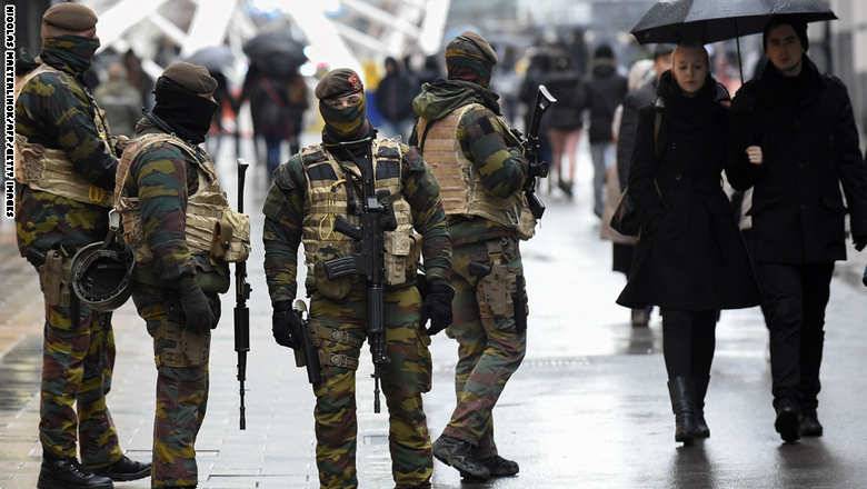 بلجيكا: انتهاء حملة مداهمات أمنية باعتقال 16 شخصا صلاح عبدالسلام المشتبه بتورطه في هجمات باريس من بينهم؟