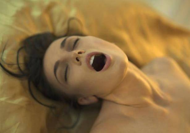 7 أسباب تجعل المرأة تنطق اسم رجل أثناء الجماع، أدخل لتتعرف اليها!