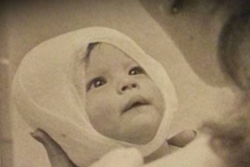 التقطوا صورتها وهي طفلة، ولكن انظروا إلى التأثير المذهل لهذه الصورة طوال 40 سنة