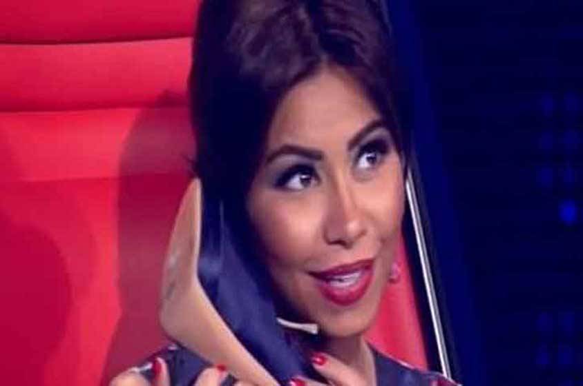 بالصور-  شيرين تخلع حذاءها مجددا على الهواء